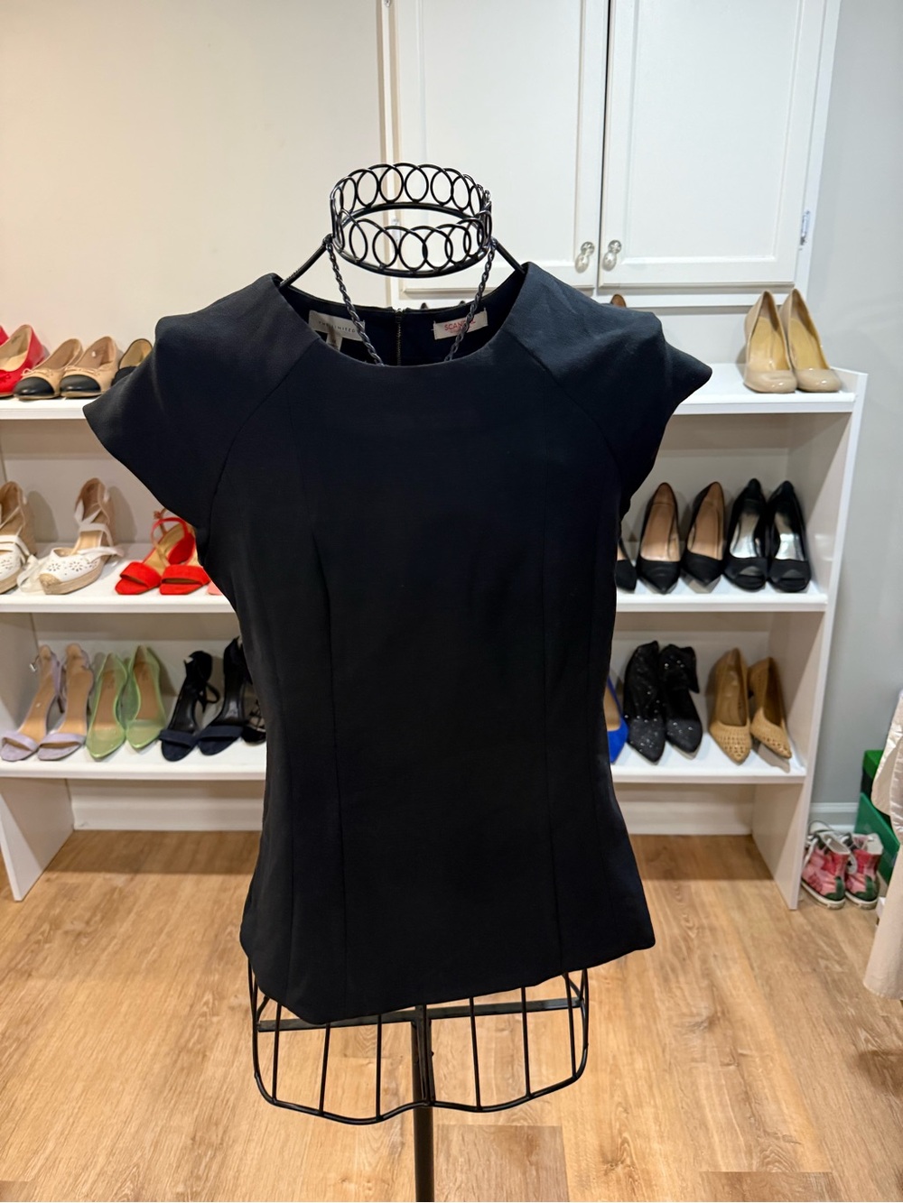 The Limited Black Cap-Sleeve Princess Seam Shell Top